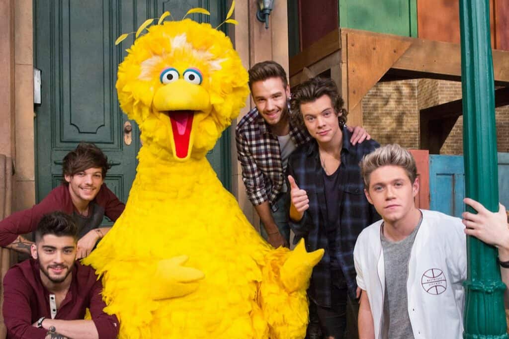 One-Direction-and-Big-Bird-on-Sesame-Street-MAIN-2919603