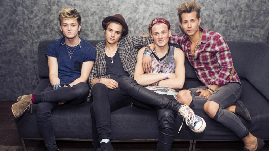 The Vamps love Zayn! Watch their special version of Oh Cecilia! Fun