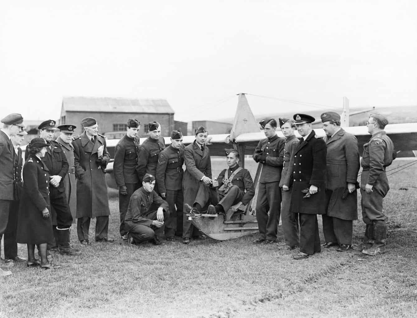Air_cadets_learn_the_basics_of_flight_at_RNAS_St_Merryn_in_Cornwall,_February_1944._A22064