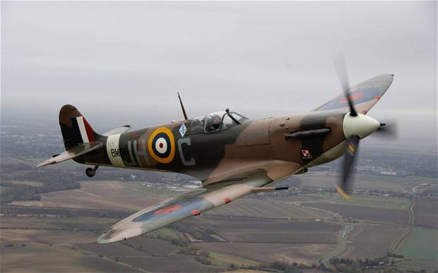 Spitfire_RAF_Manst_2177424b