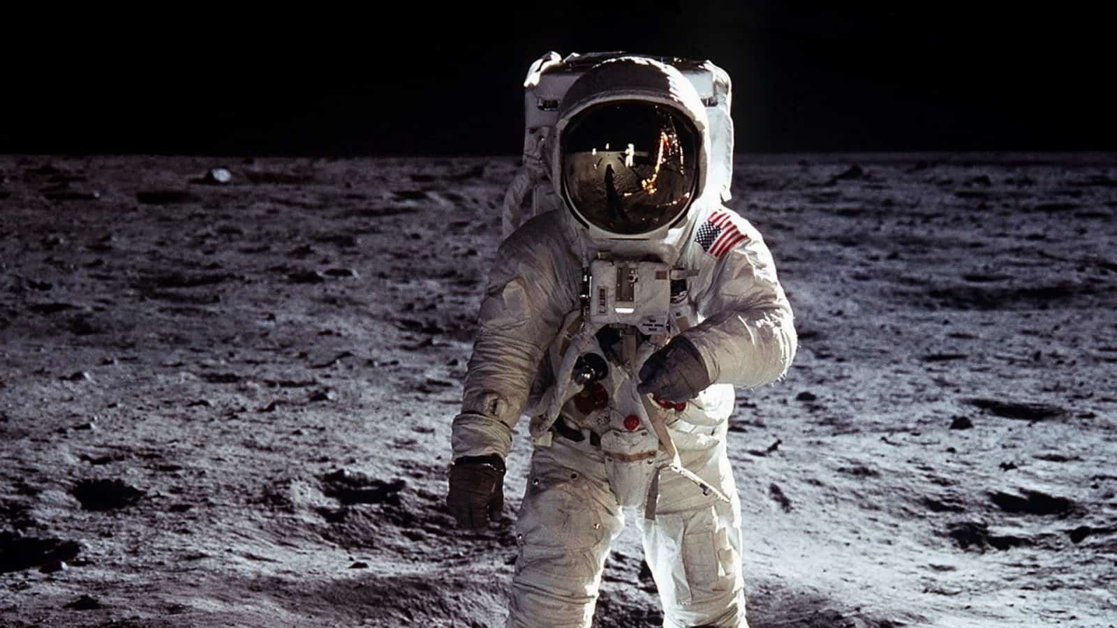astronaut-outer-space-moon-nasa-astronauts-free-208100