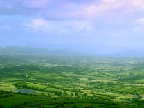 ireland_irish-countryside-farmland