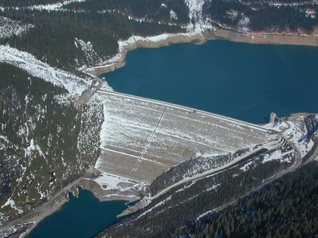 Dam 3