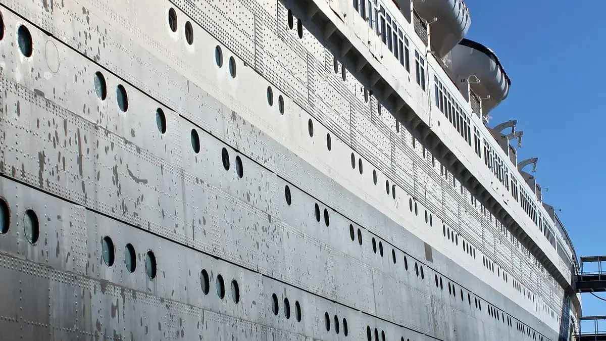 What paints are used on ships?