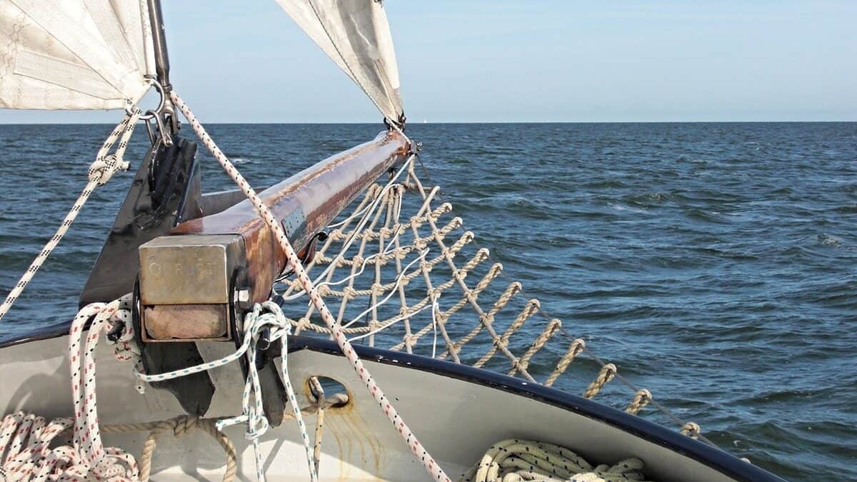 How can boats sail into the wind? - Fun Kids - the UK's children's ...