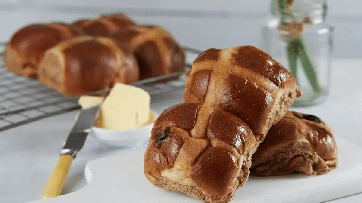 How to make Hot Cross Buns